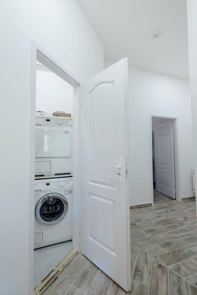 Brand New Studio With Aircon In The Center Budapest Ngoại thất bức ảnh