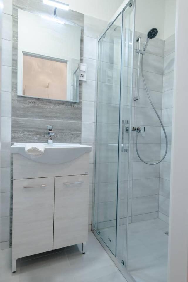 Brand New Studio With Aircon In The Center Budapest Ngoại thất bức ảnh