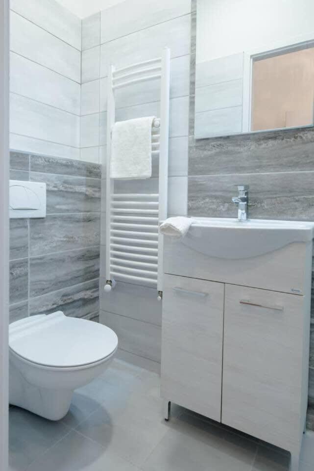 Brand New Studio With Aircon In The Center Budapest Ngoại thất bức ảnh