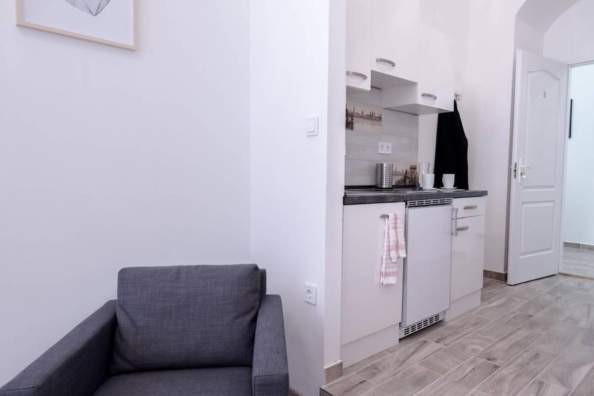 Brand New Studio With Aircon In The Center Budapest Ngoại thất bức ảnh