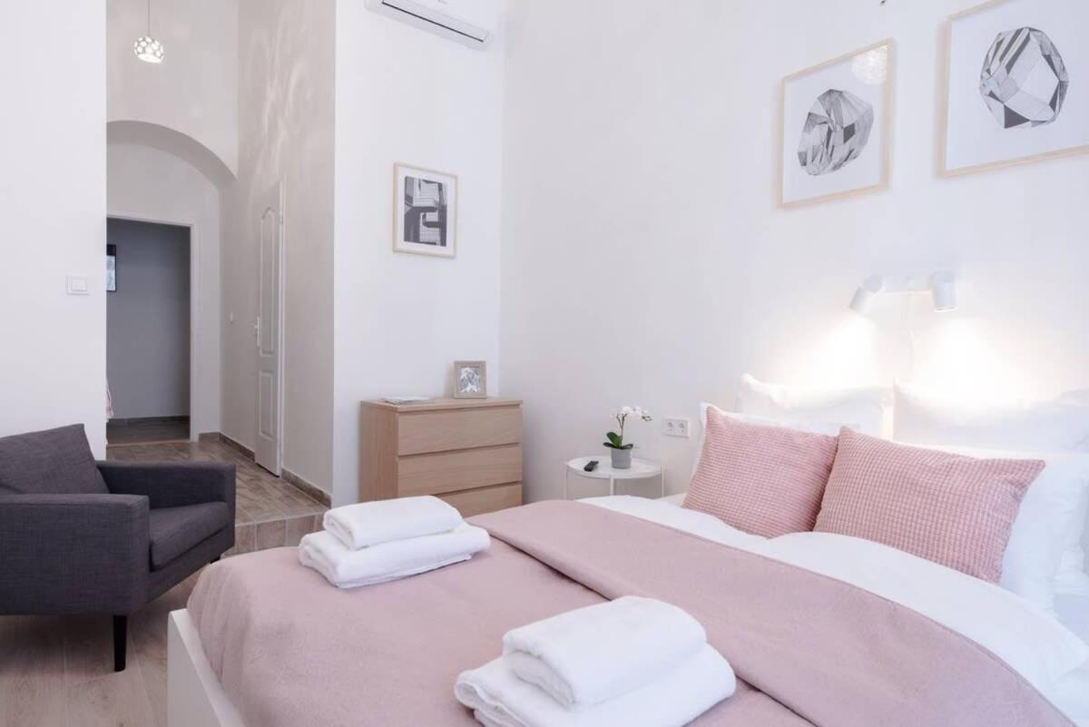 Brand New Studio With Aircon In The Center Budapest Ngoại thất bức ảnh