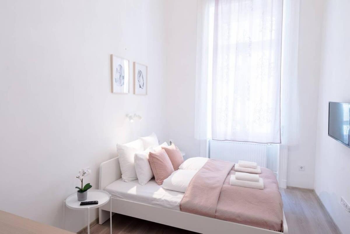 Brand New Studio With Aircon In The Center Budapest Ngoại thất bức ảnh